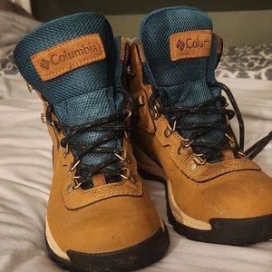 Womens Columbia hiking boots